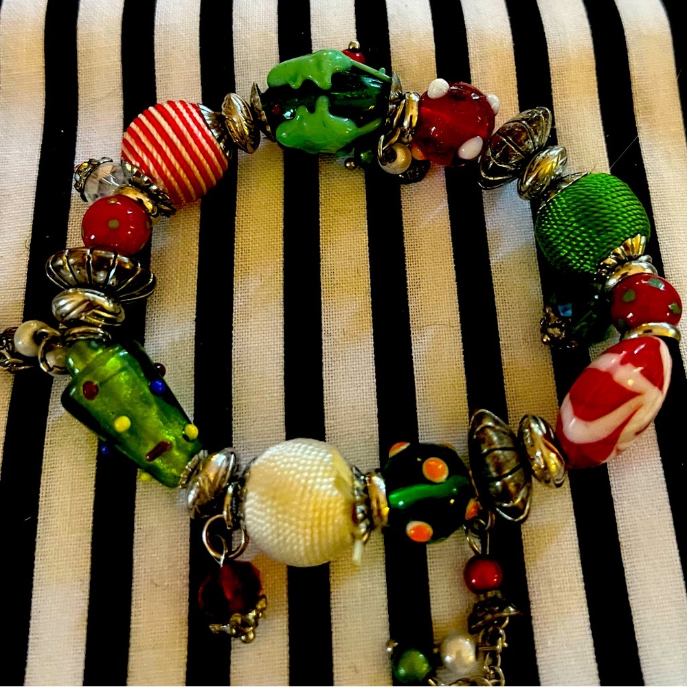 Beaded Christmas bracelet, very cute, excellent condition